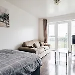 Lloyd St Apartment